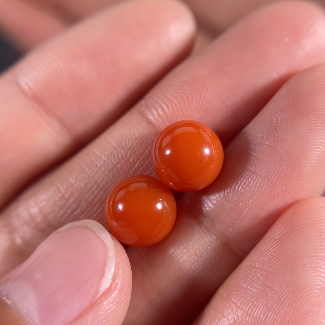 南红玛瑙滴水洞圆珠8.8未镶嵌j***n