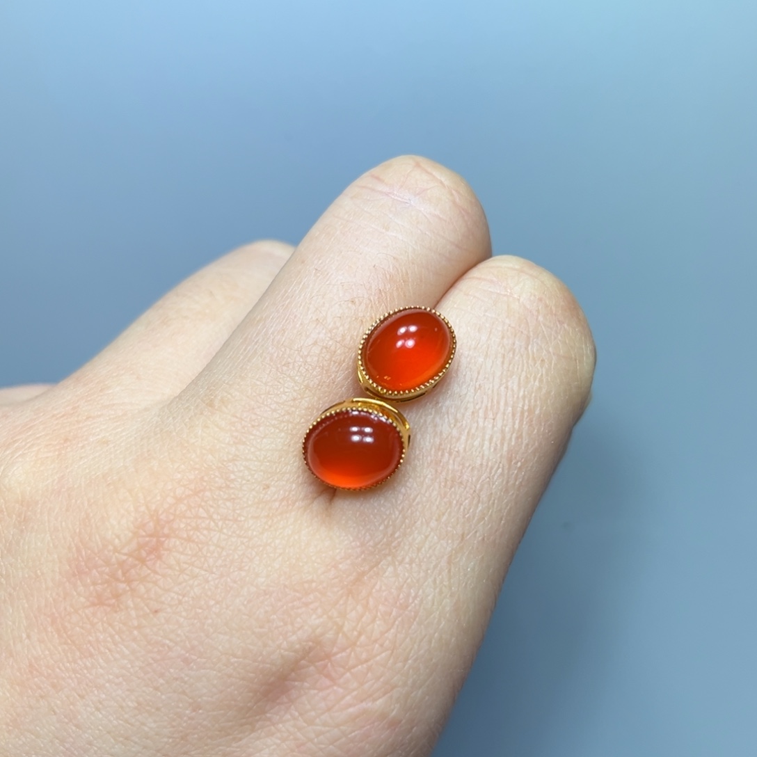 南红玛瑙冰红耳钉18K金镶嵌