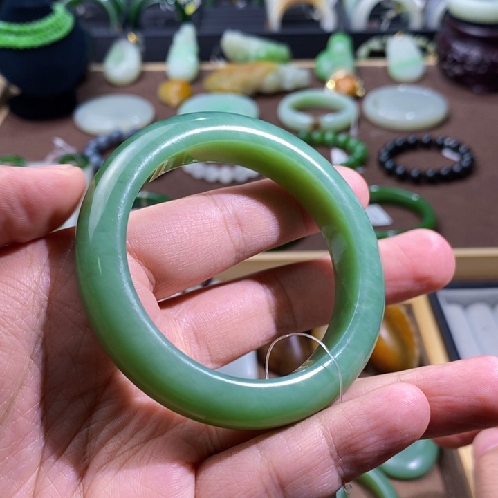 和田玉碧玉粉青手镯54圈口62.9克未镶嵌