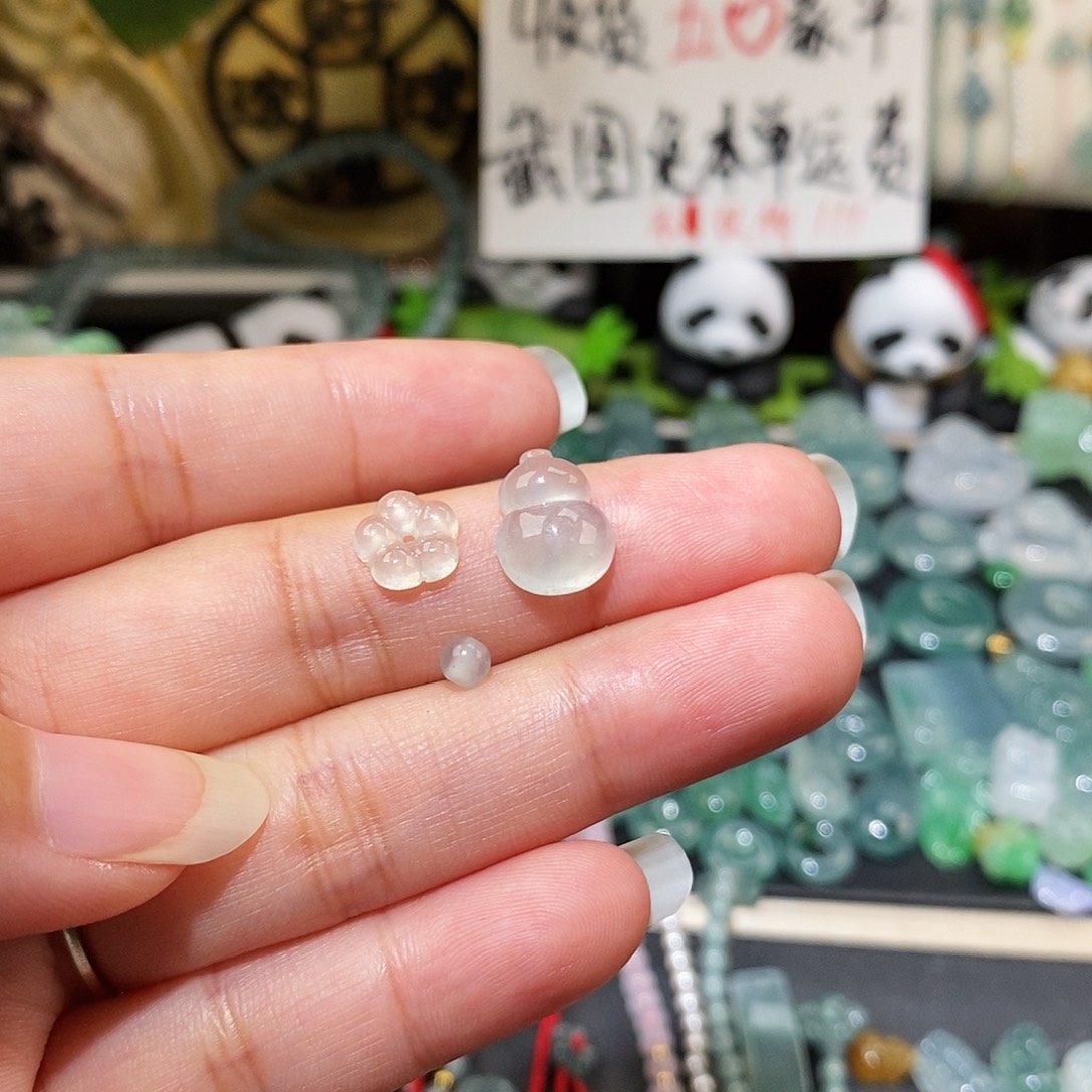B***g翡翠未镶嵌颈饰冰种葫芦花花
