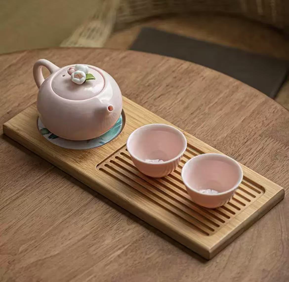 粉色手捏花一壶两杯带茶盘