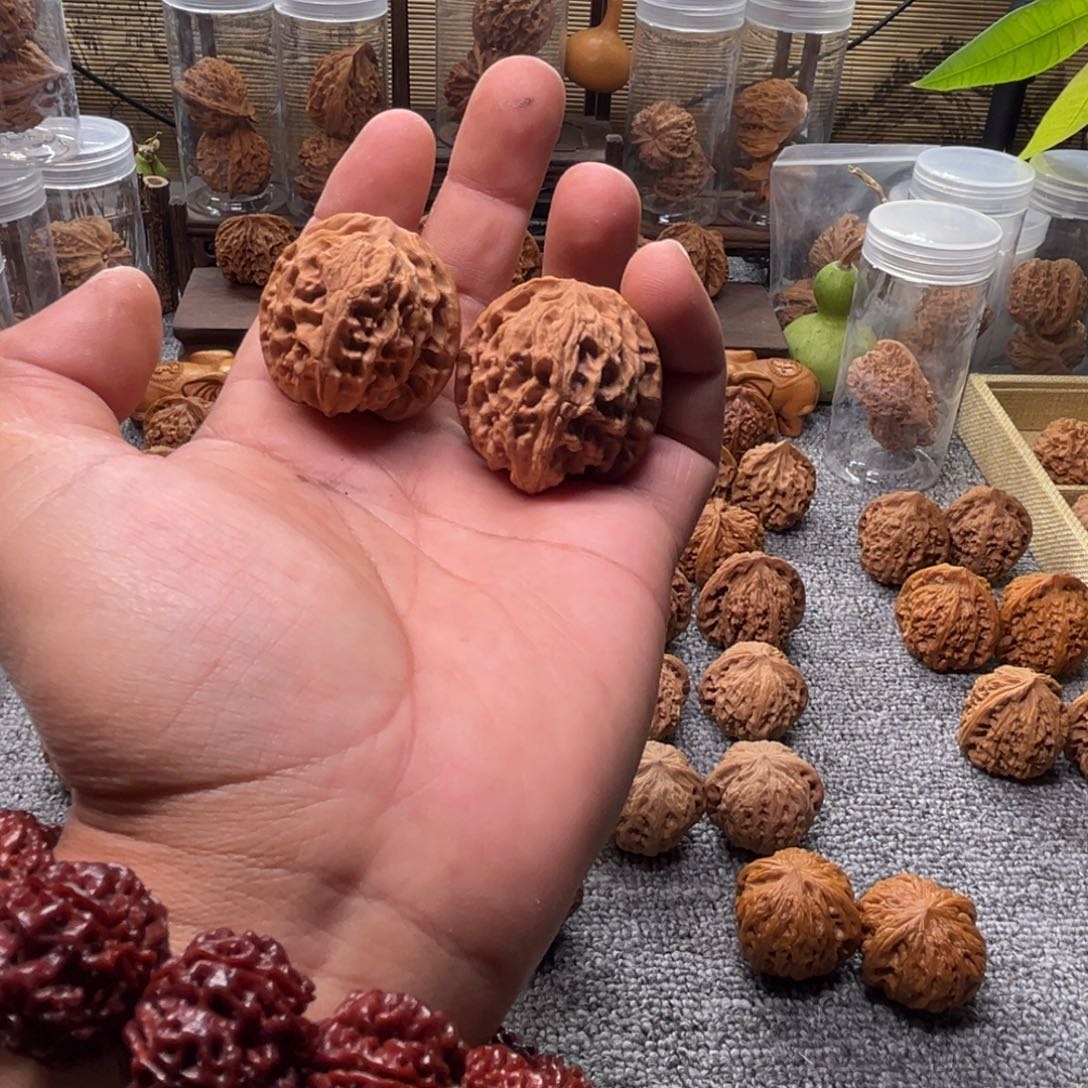 齐****文玩核桃把件苹果微瑕