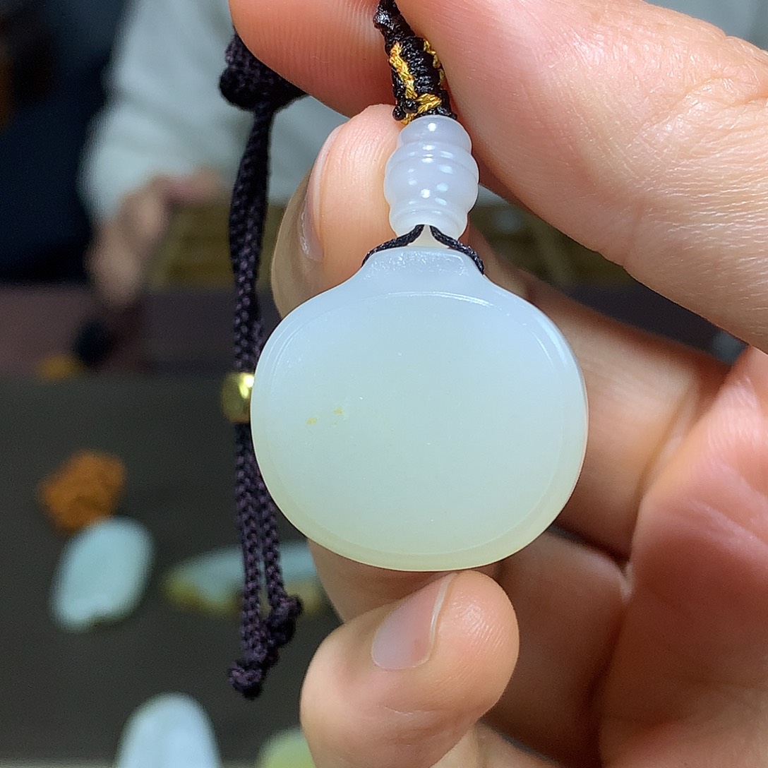 兔***哥和田玉未镶嵌挂件