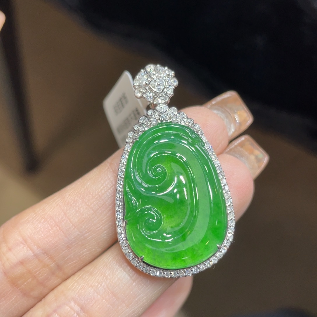翡翠颈饰18K金镶嵌天然缅甸翡翠