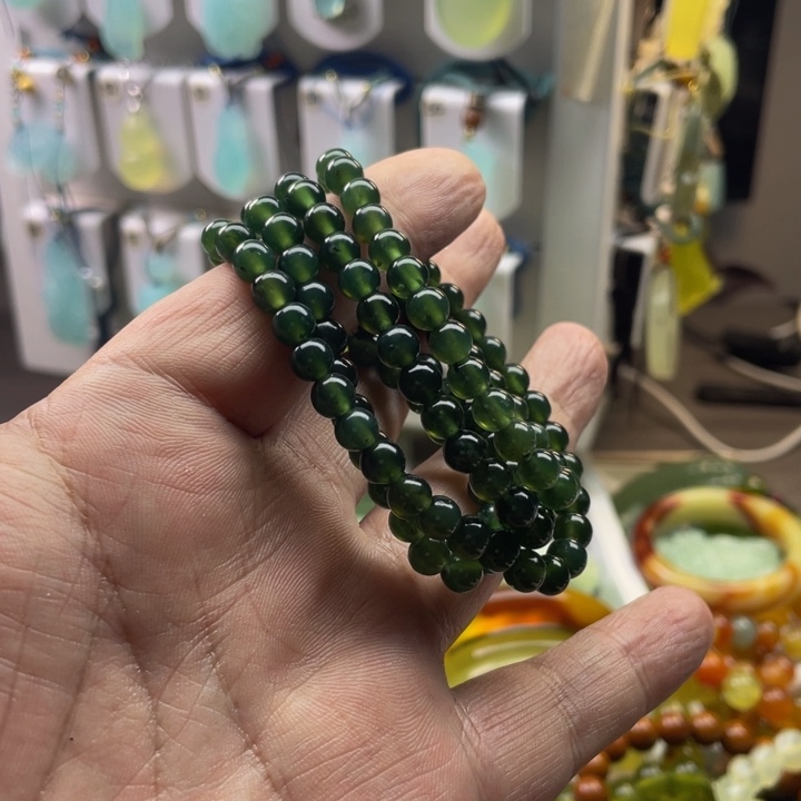 蛇纹石玉未镶嵌颈饰