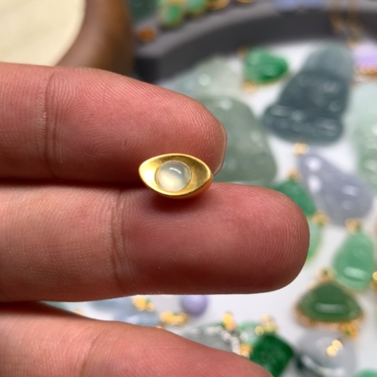 翡翠颈饰未镶嵌翡翠