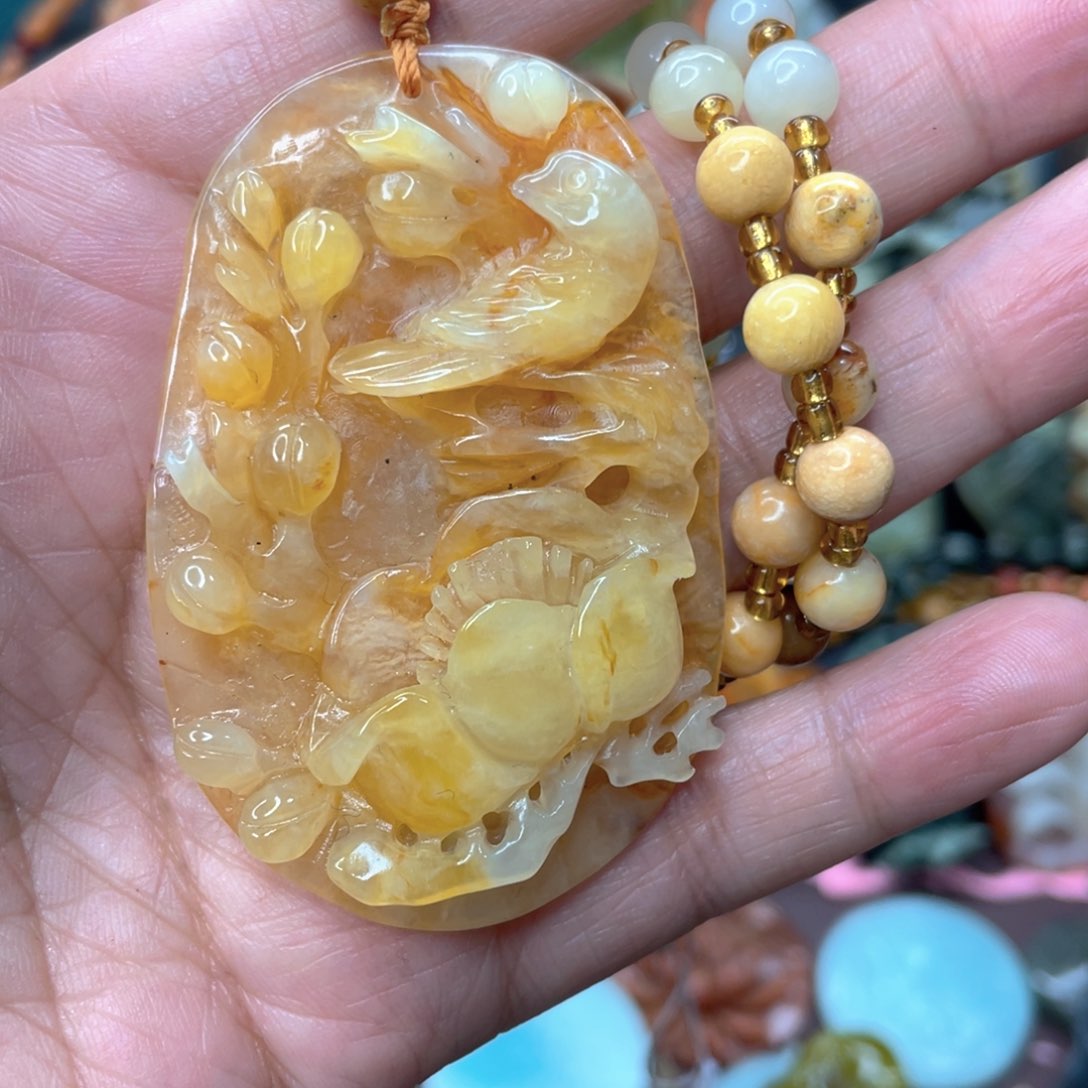 蛇纹石玉颈饰未镶嵌