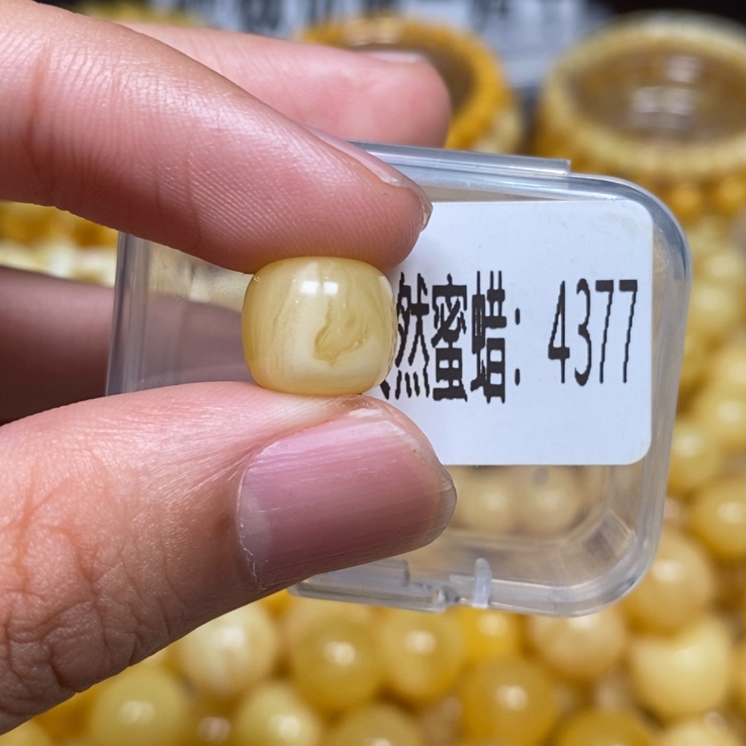 蜜蜡未镶嵌珠宝奇石4377