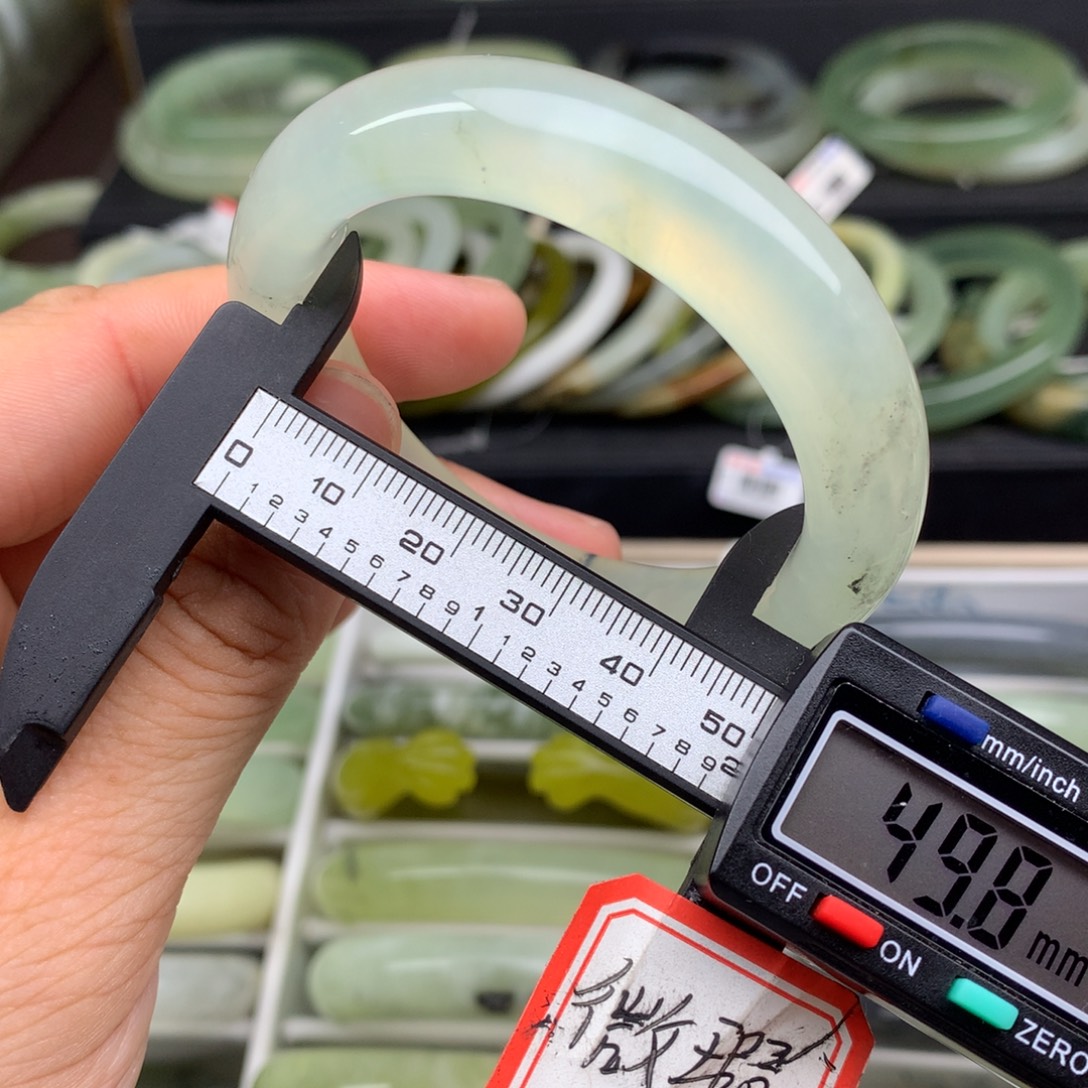 未镶嵌蛇纹石玉手镯564