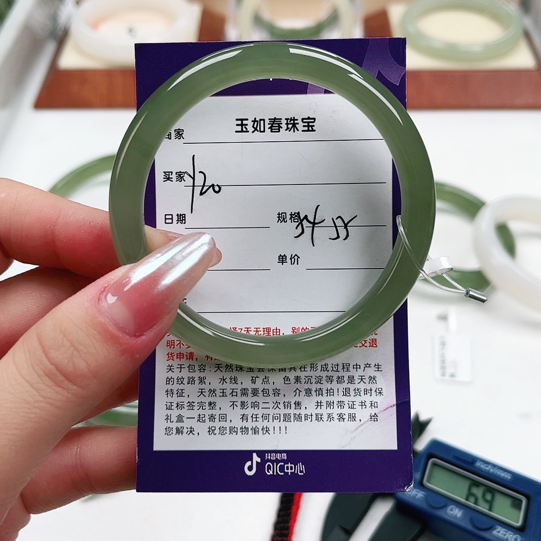 和田玉手镯未镶嵌夏**.