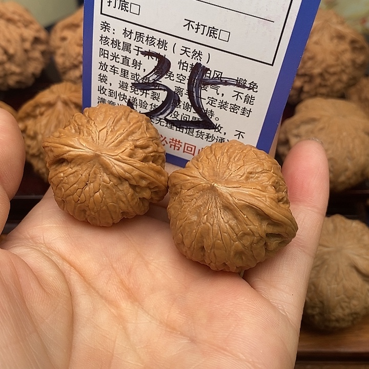 8***3吊坠桃核铁锤狮子头35