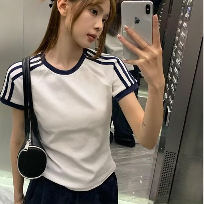 黑白条纹拼色正肩短袖t恤女夏ins修身显瘦新款运动跑步短款上衣潮