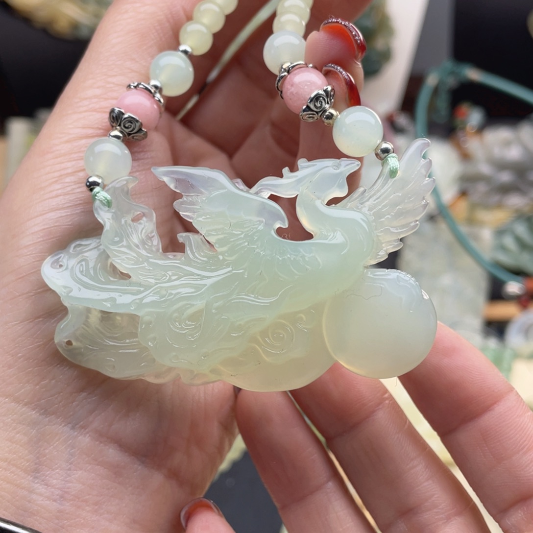 蛇纹石玉颈饰未镶嵌