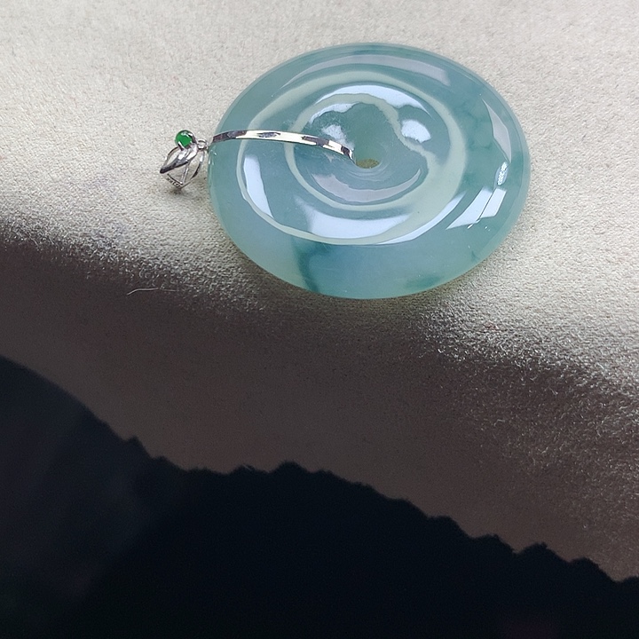 翡翠颈饰18K金镶嵌吊坠