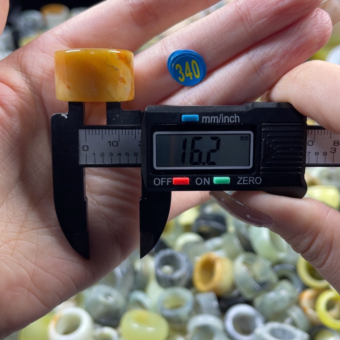 蛇纹石玉未镶嵌戒指