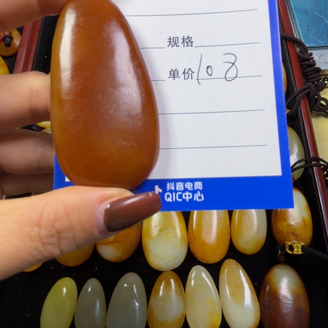 张***方和田玉未镶嵌颈饰