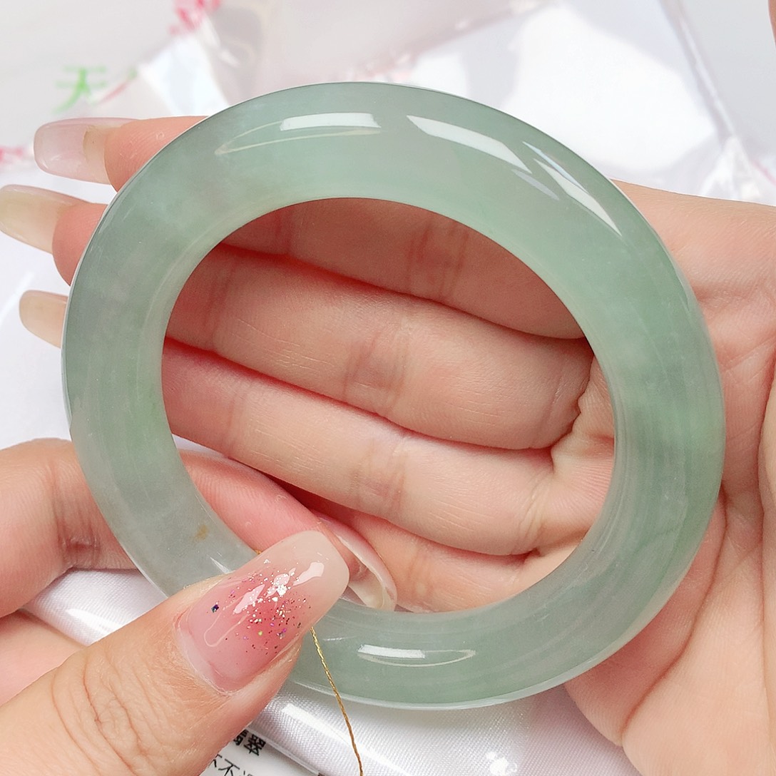 翡翠手镯未镶嵌抖音832