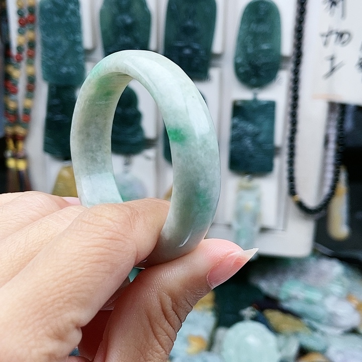 颈饰足铂镶嵌翡翠翡翠