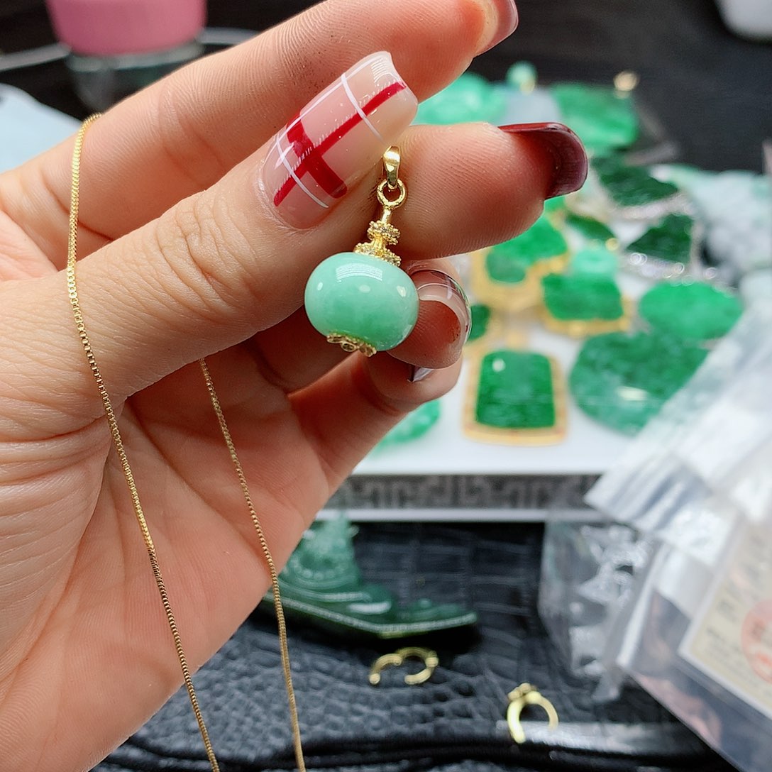 【闪购商品】翡翠吊坠(赠链)合金