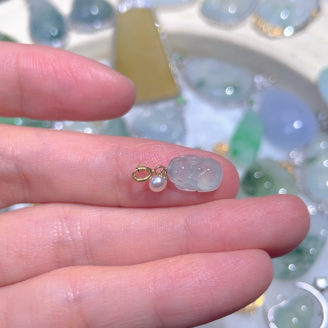 翡翠颈饰18K金镶嵌翡翠