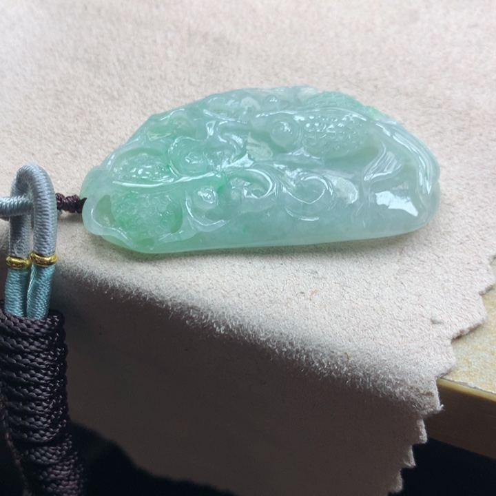 翡翠颈饰未镶嵌吊坠