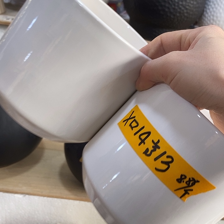 陶瓷花盆有孔 瑕疵介意勿拍 