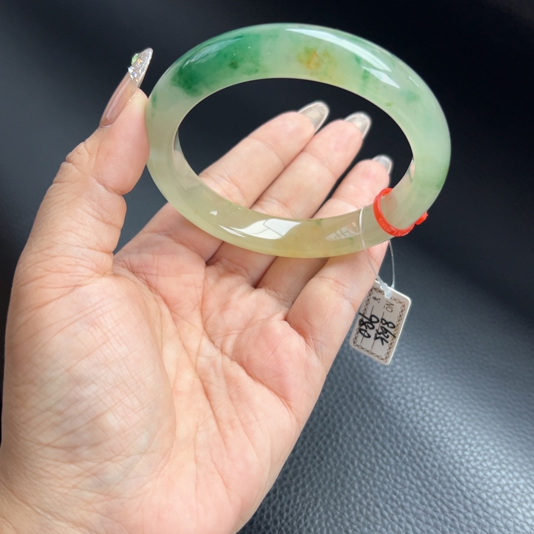 张***歌石英质玉未镶嵌手镯61