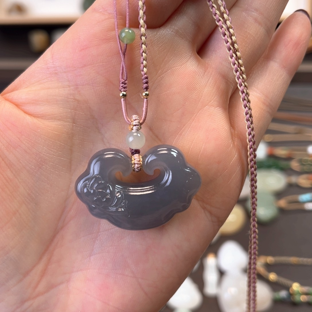 和田玉颈饰未镶嵌烟紫锁