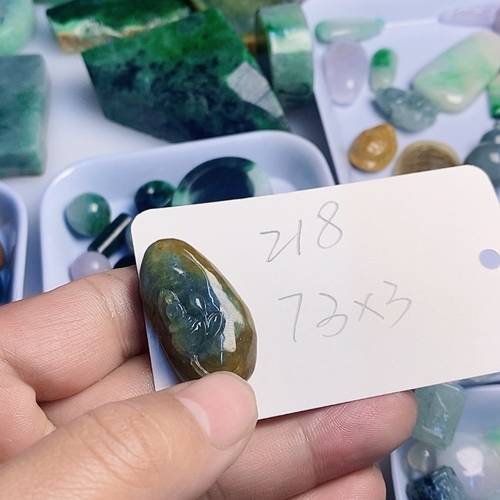 8****翡翠散珠天然翡翠A货挂件