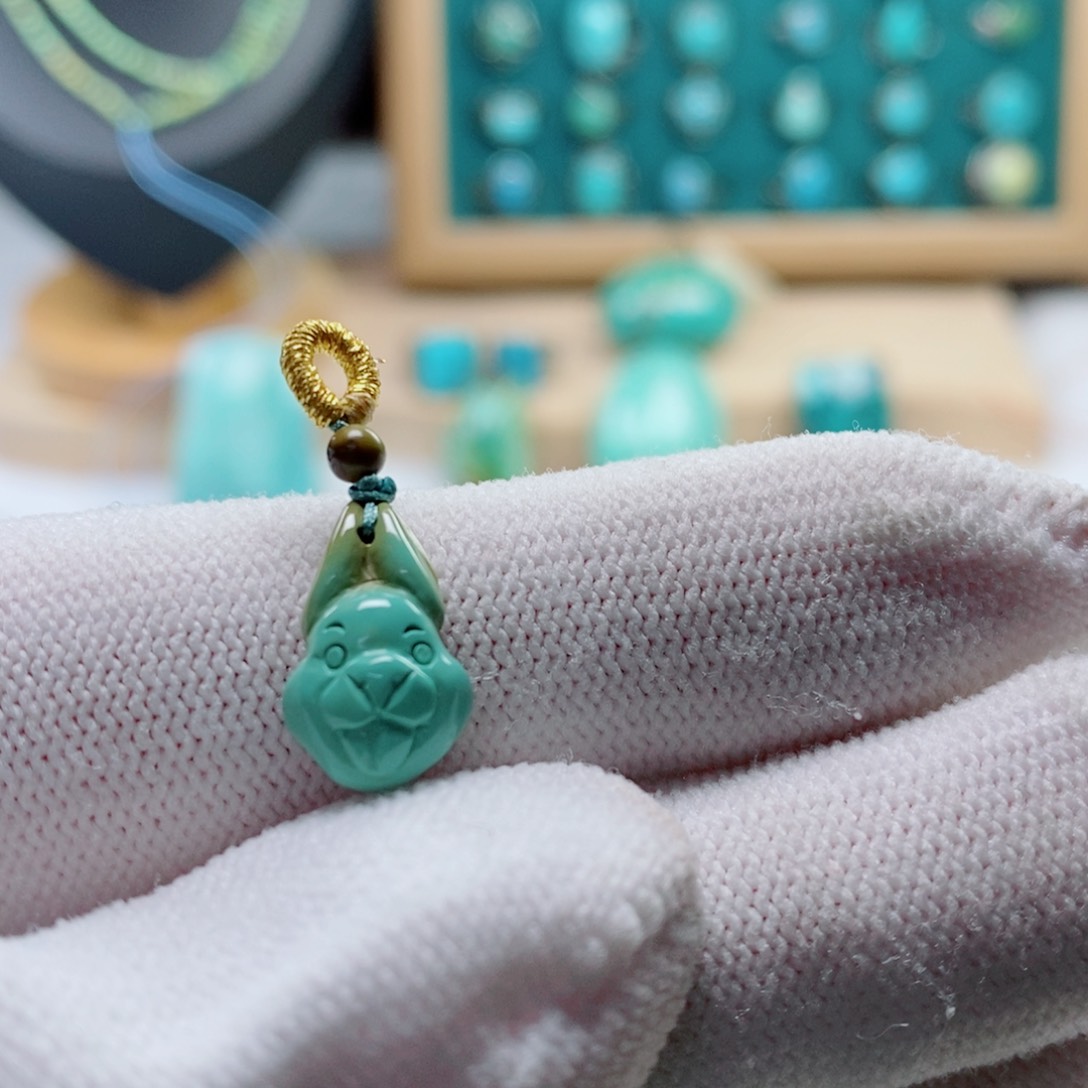 绿松石未镶嵌颈饰