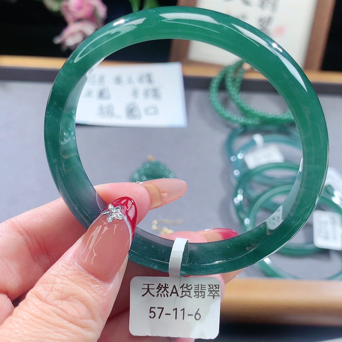 翡翠手镯（圆镯）未镶嵌