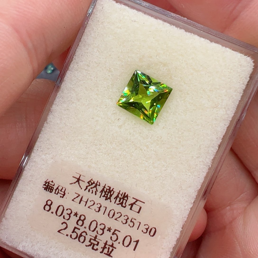 2.56克拉雷迪恩裸石未镶嵌橄榄石