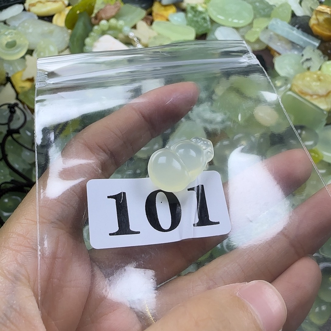 蛇纹石玉未镶嵌岫玉吊坠