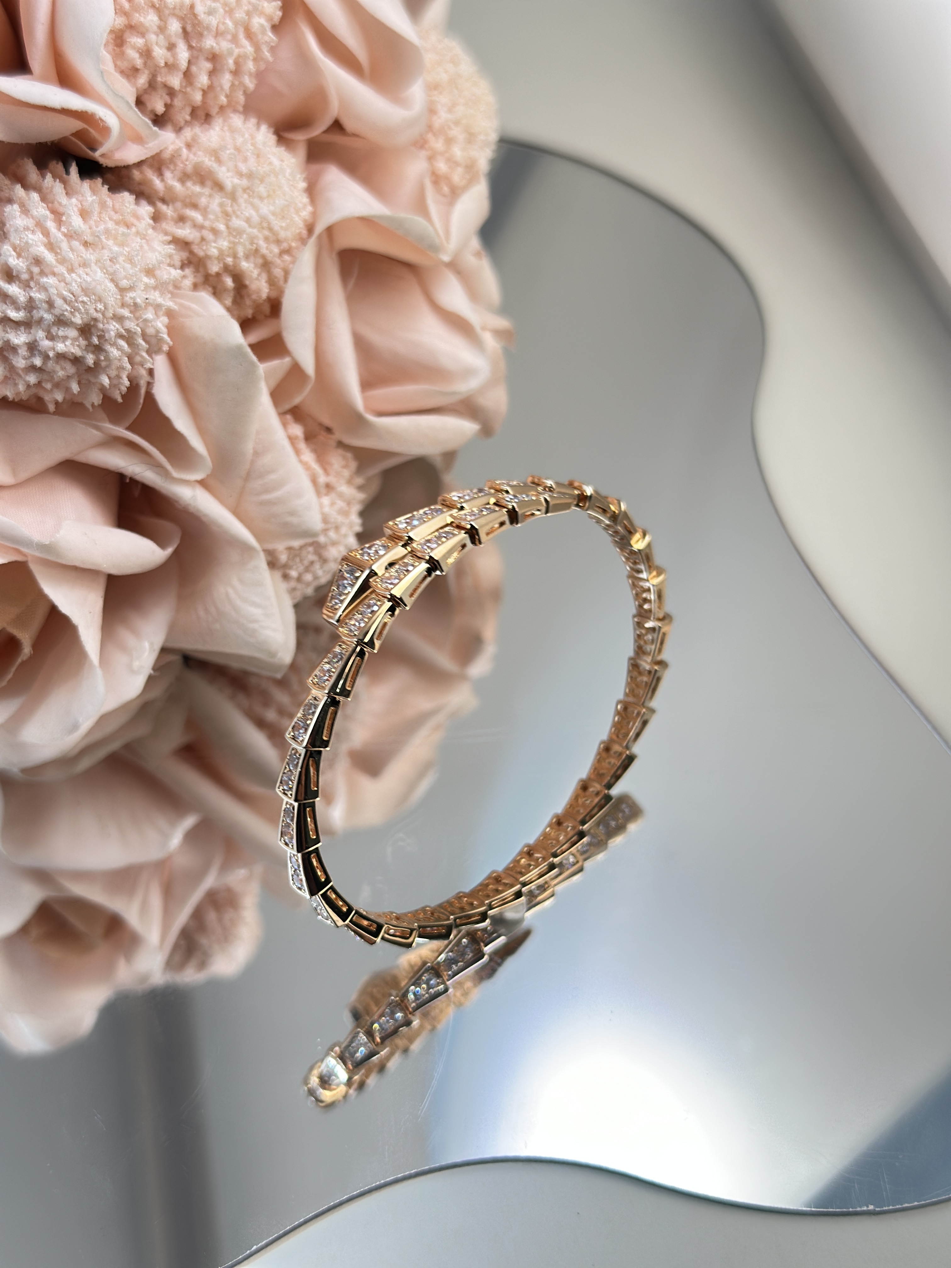 【戴奕珠宝】18K金钻石K红灵蛇手镯