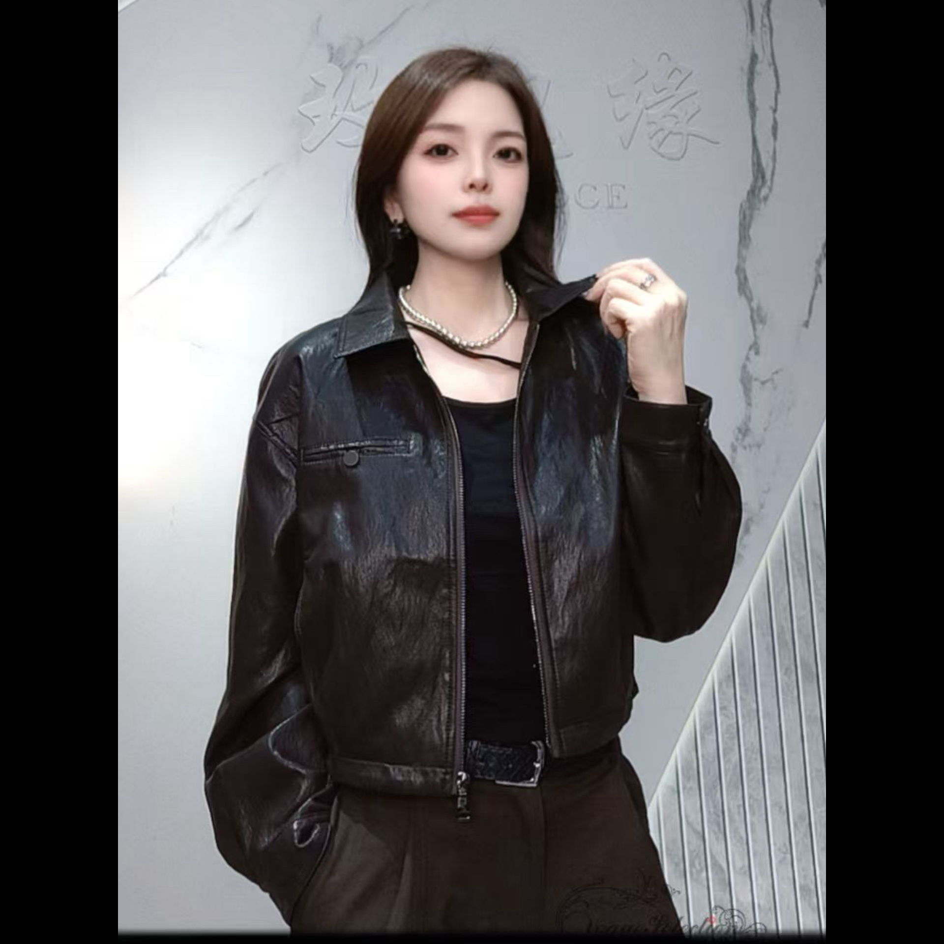 【玫瑰缘】百搭休闲简约时尚宽松一字领个性长袖加棉皮面PU外套