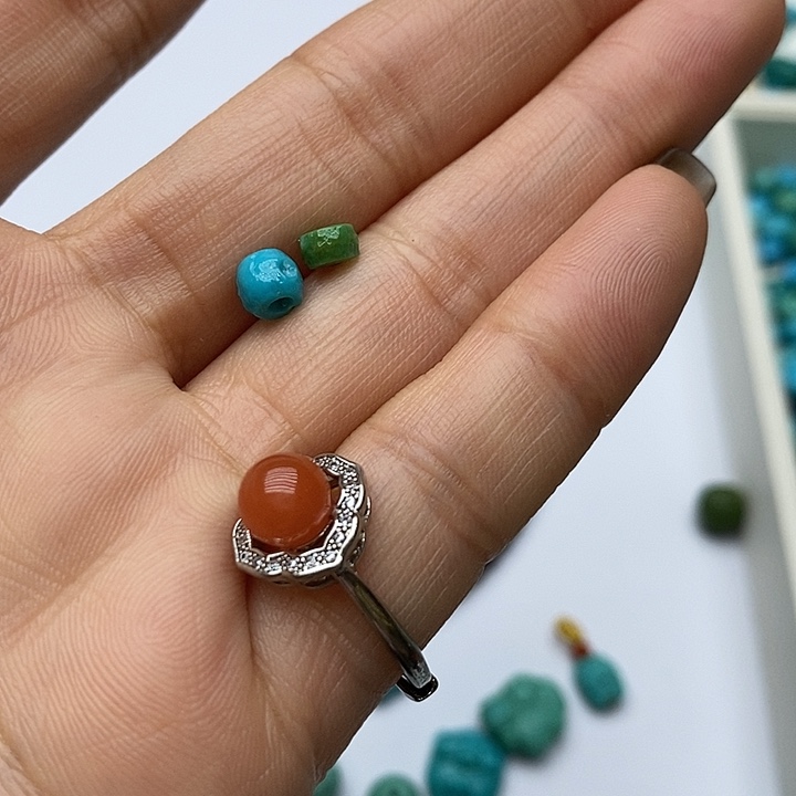 日***生南红玛瑙未镶嵌珠宝奇石