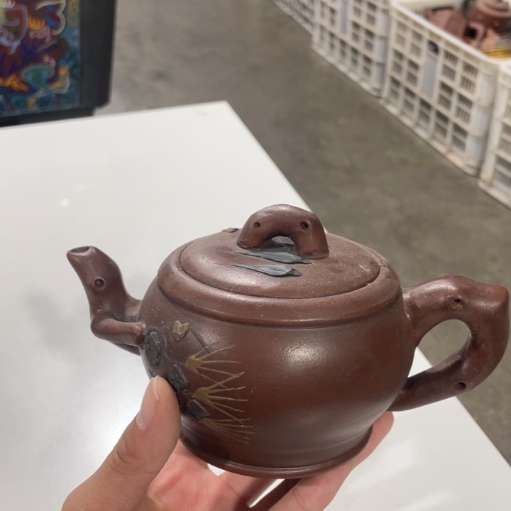 紫砂茶壶老厂紫砂壶一件。