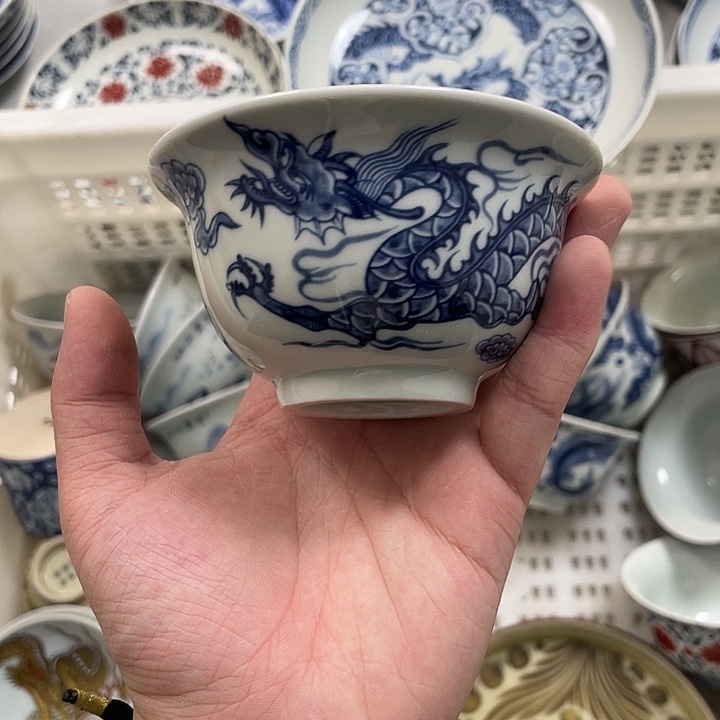 瓷片景德镇青花铠甲龙主人杯