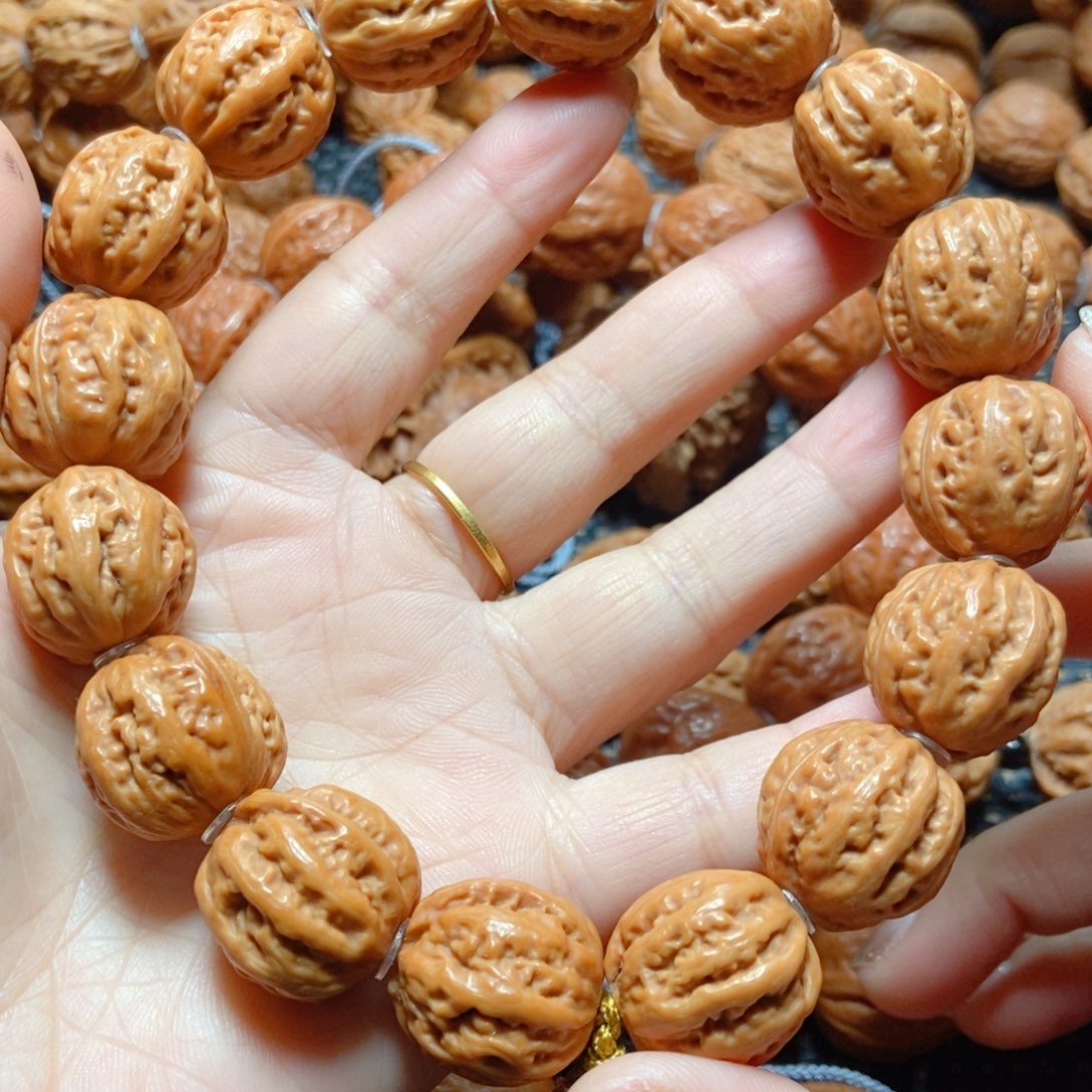 文玩核桃手串飞**上八棱