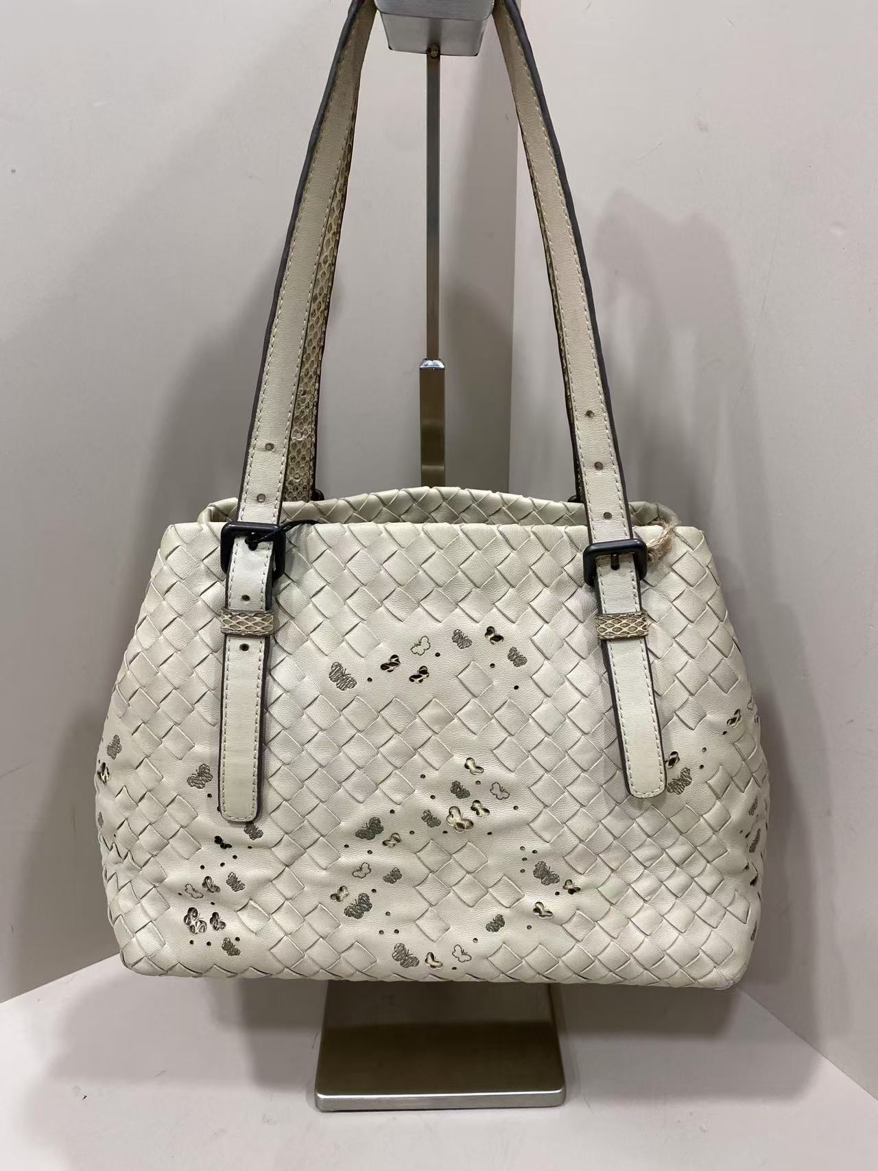 95新 BOTTEGA VENETA/葆蝶家 【清】 2UZ522 奶白色蝴蝶纹单肩包