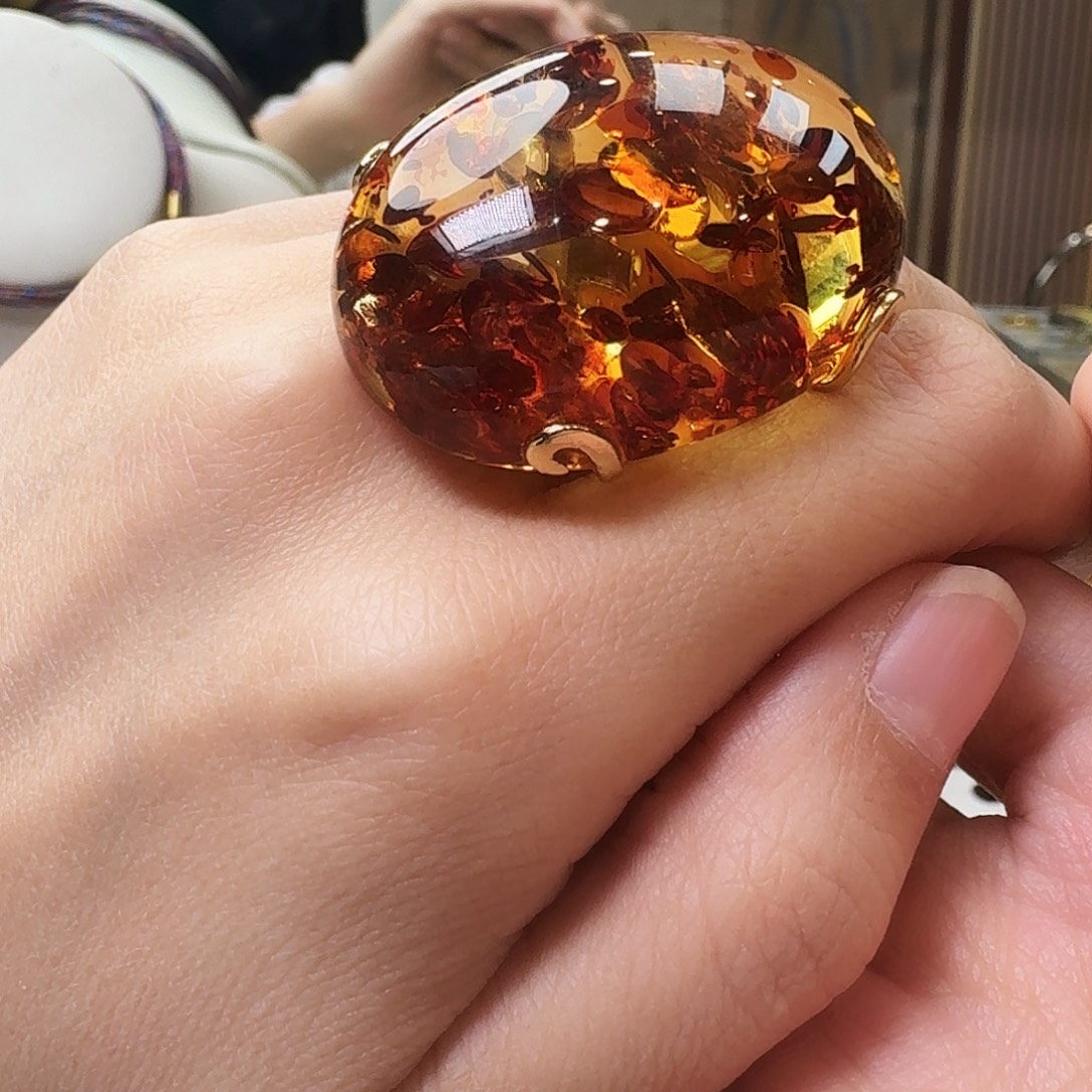 琥珀未镶嵌颈饰戒指