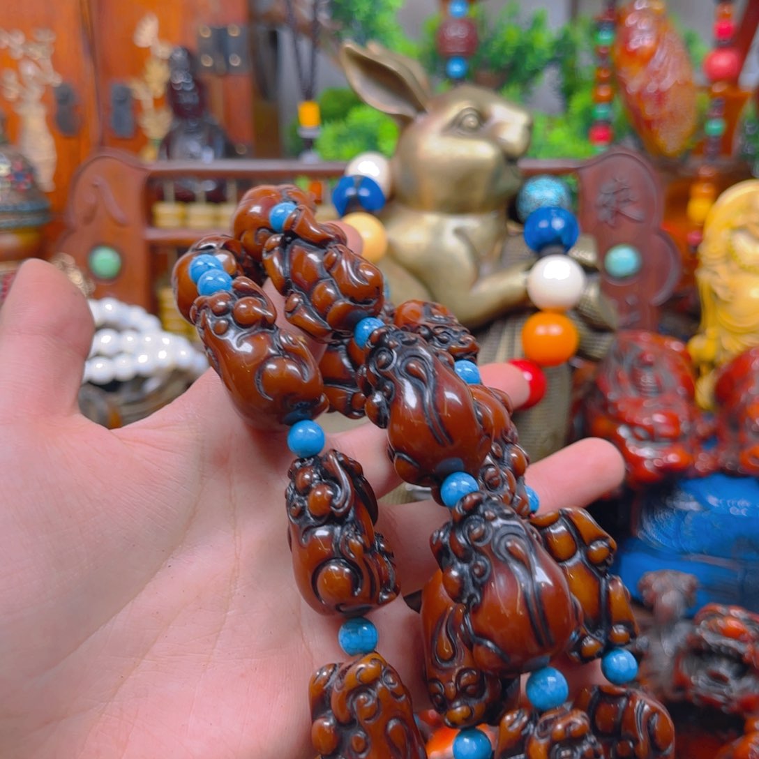 琥珀裸石未镶嵌貔貅