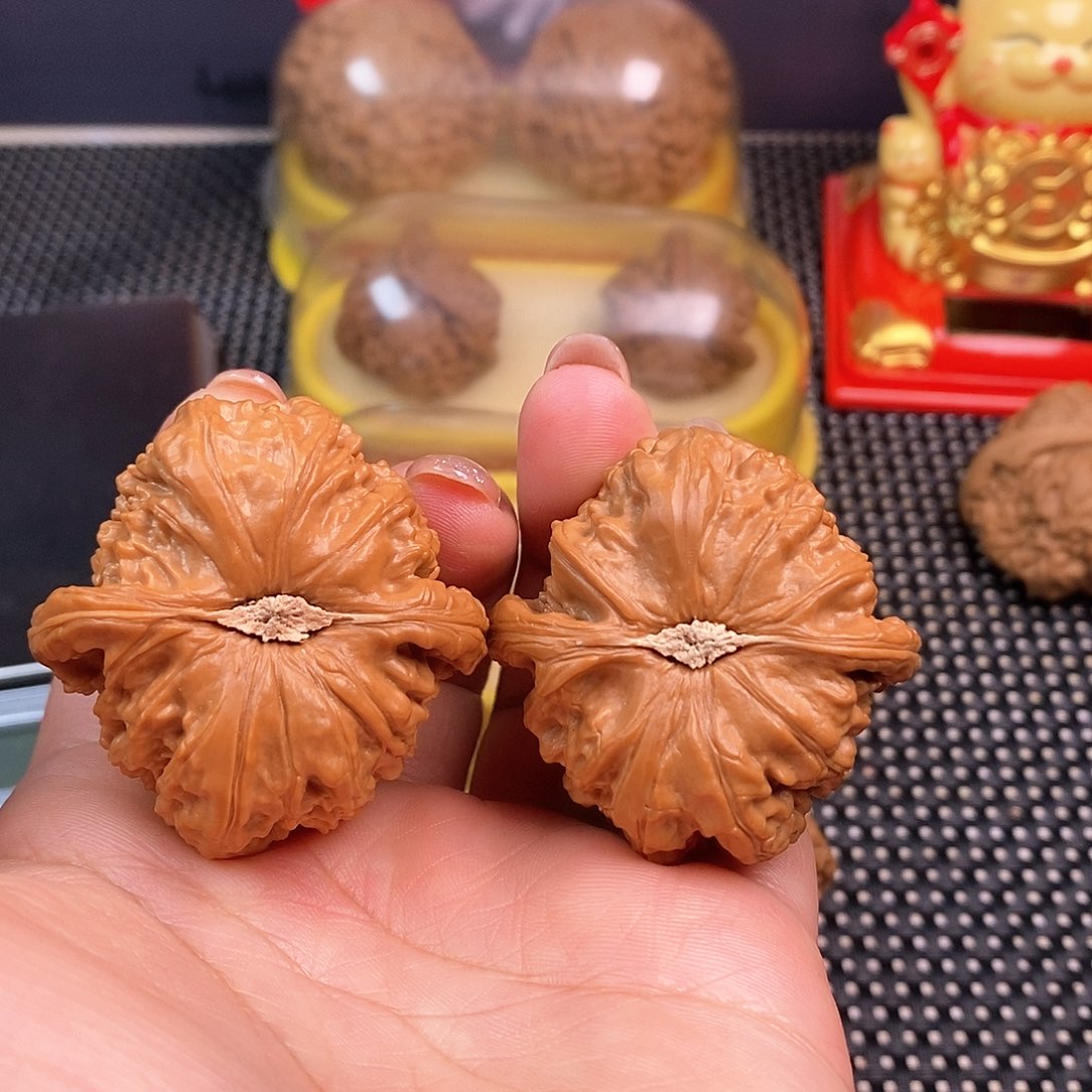 文玩核桃吊坠42尺白狮子