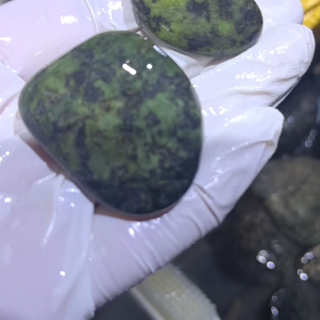 请***姐藏玉药王石原石两个藏玉