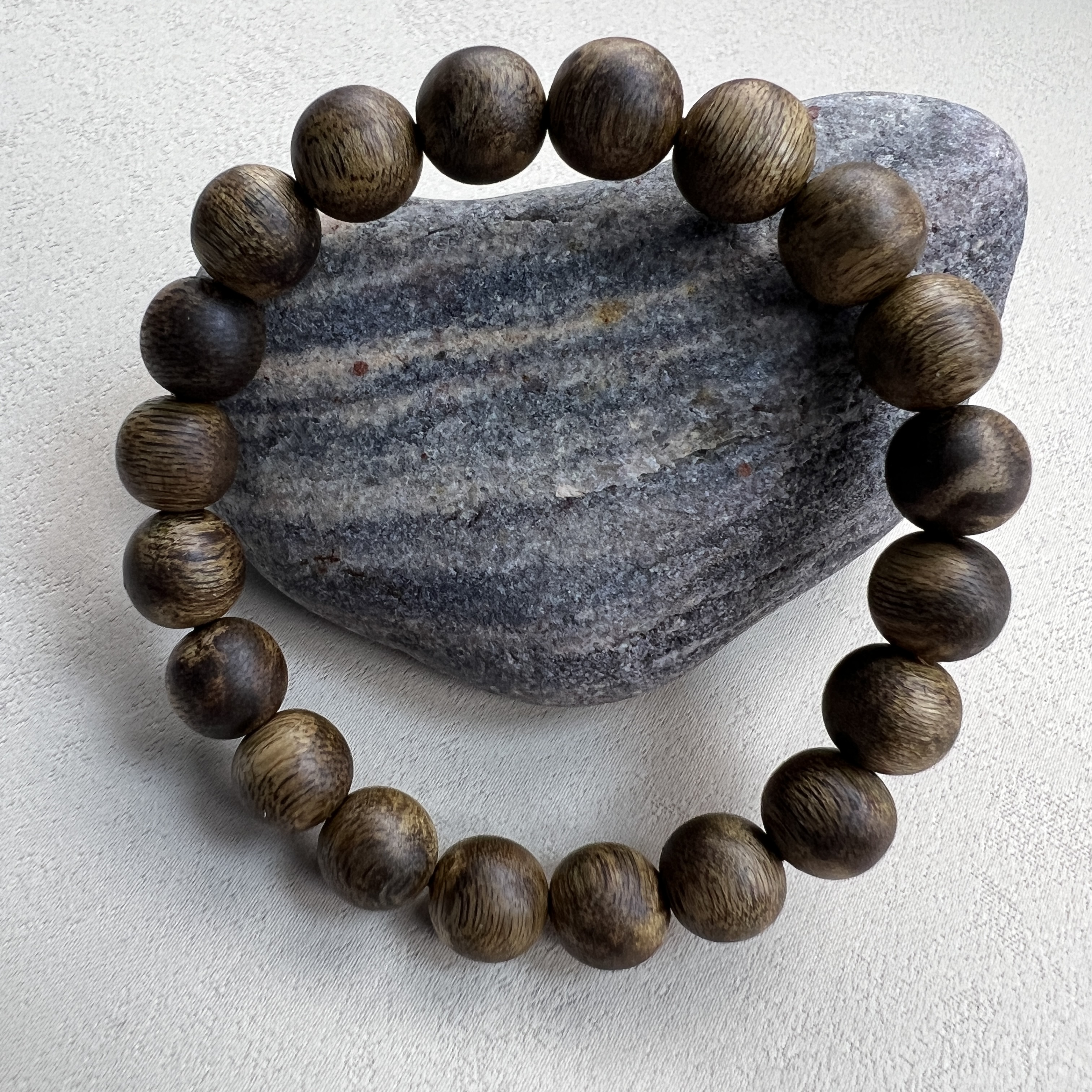 YH-084096海南霸王岭沉香1.0单圈约7g