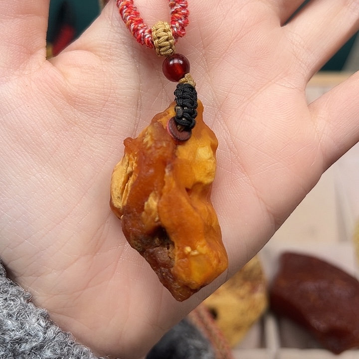 琥珀珠宝奇石未镶嵌