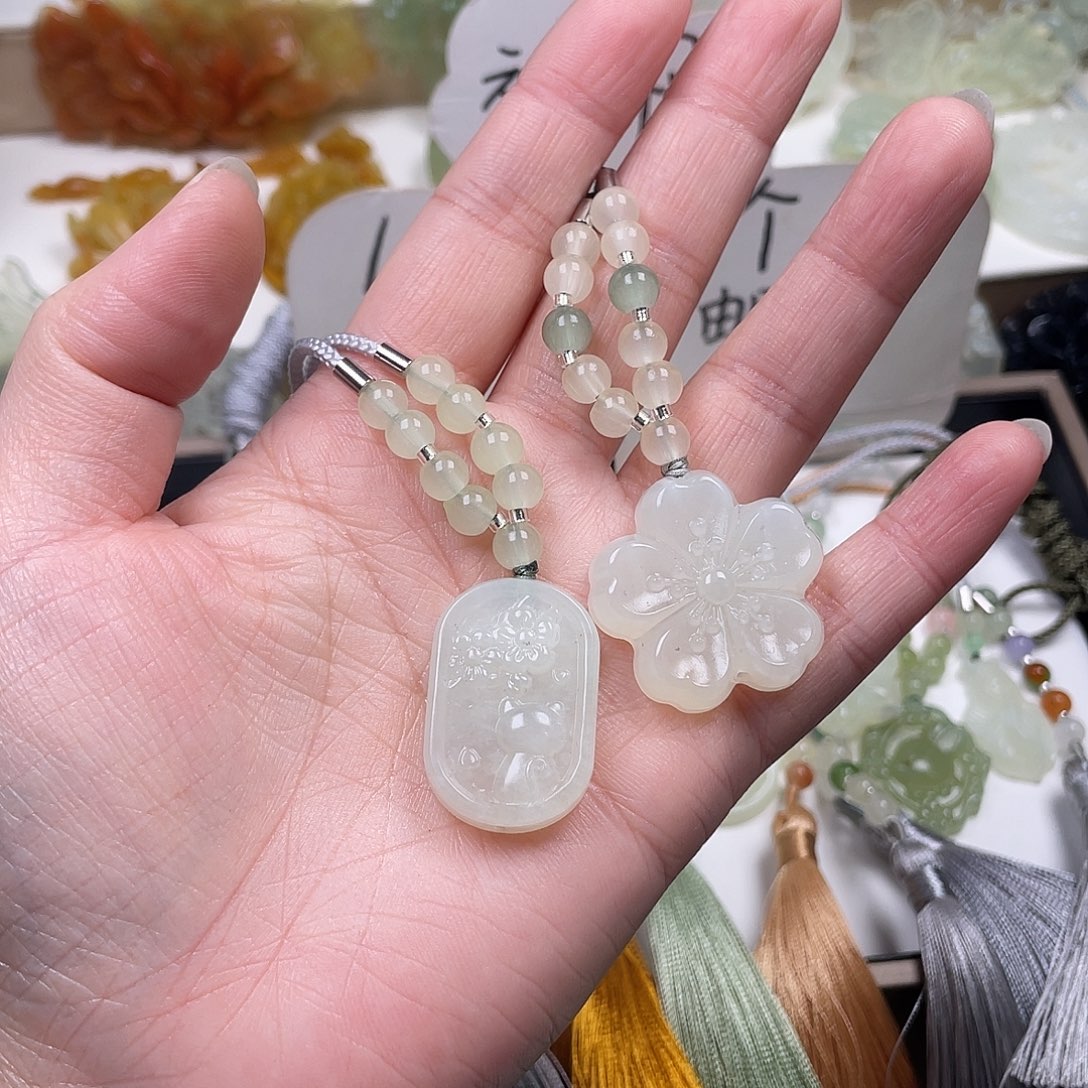 蛇纹石玉未镶嵌颈饰