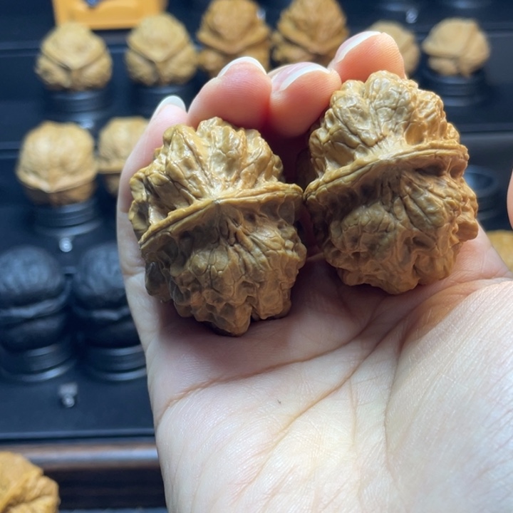 文玩核桃吊坠山羊王