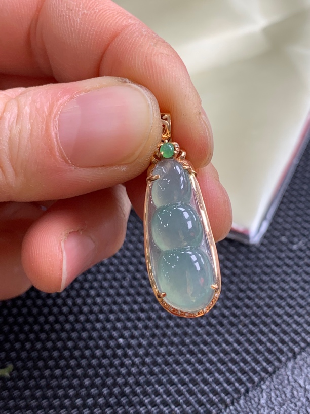 18K金镶嵌天然福豆吊坠