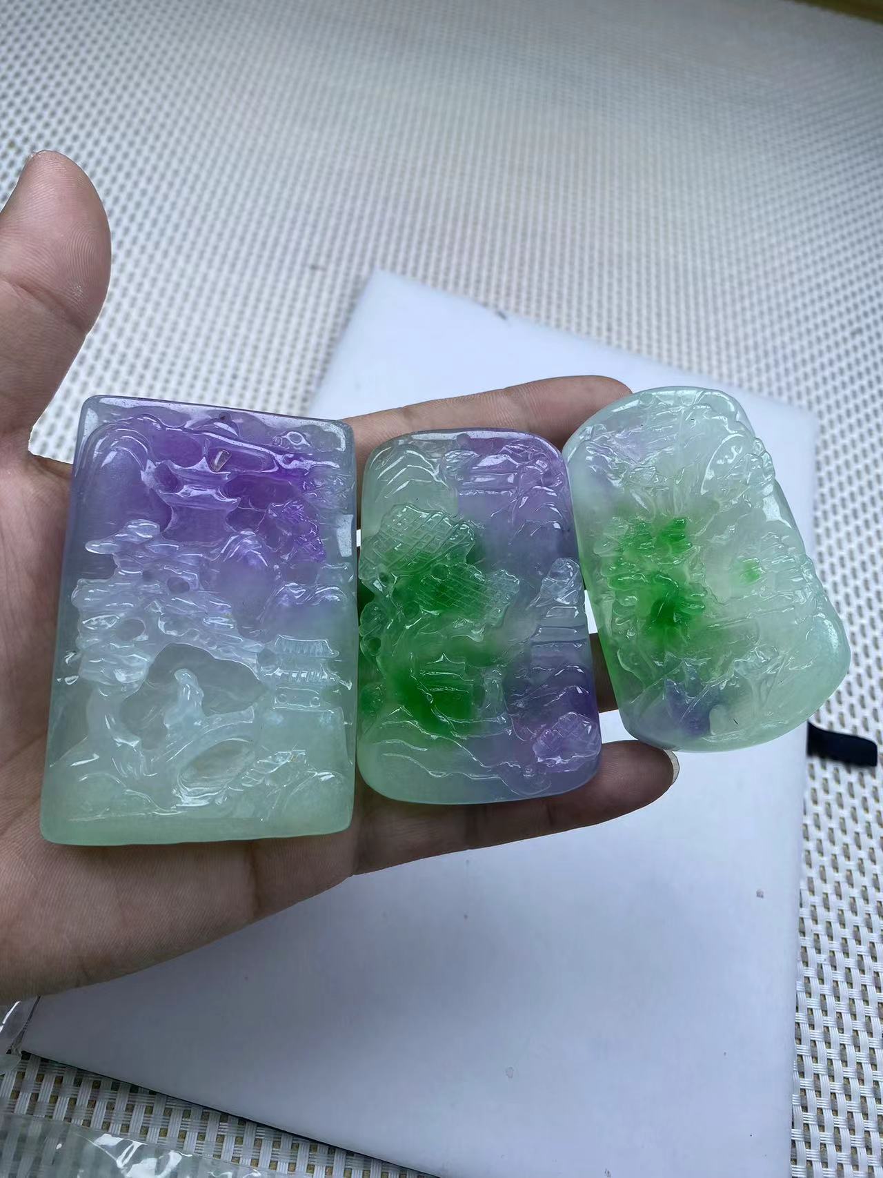 N241多样性发一春彩大山水牌吊坠经典